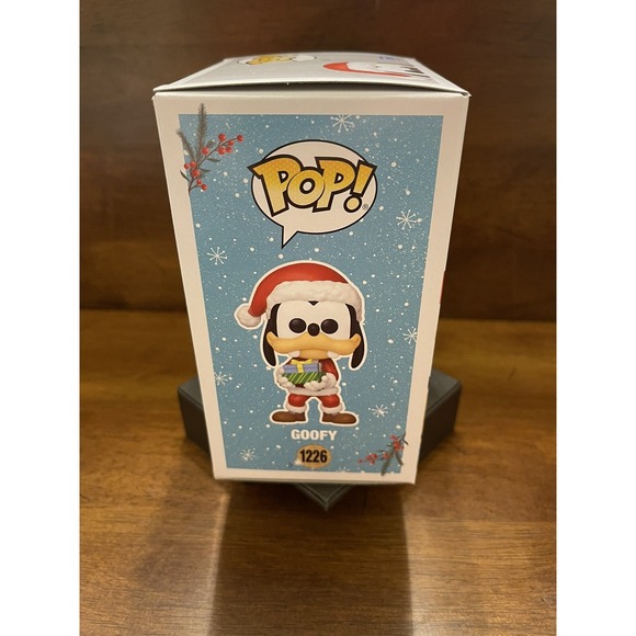 Funko Pop! Disney Holiday - Goofy #1226 - Picture 5 of 7